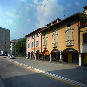 https://apt-cozy-nest-como.it-lombardy.com
